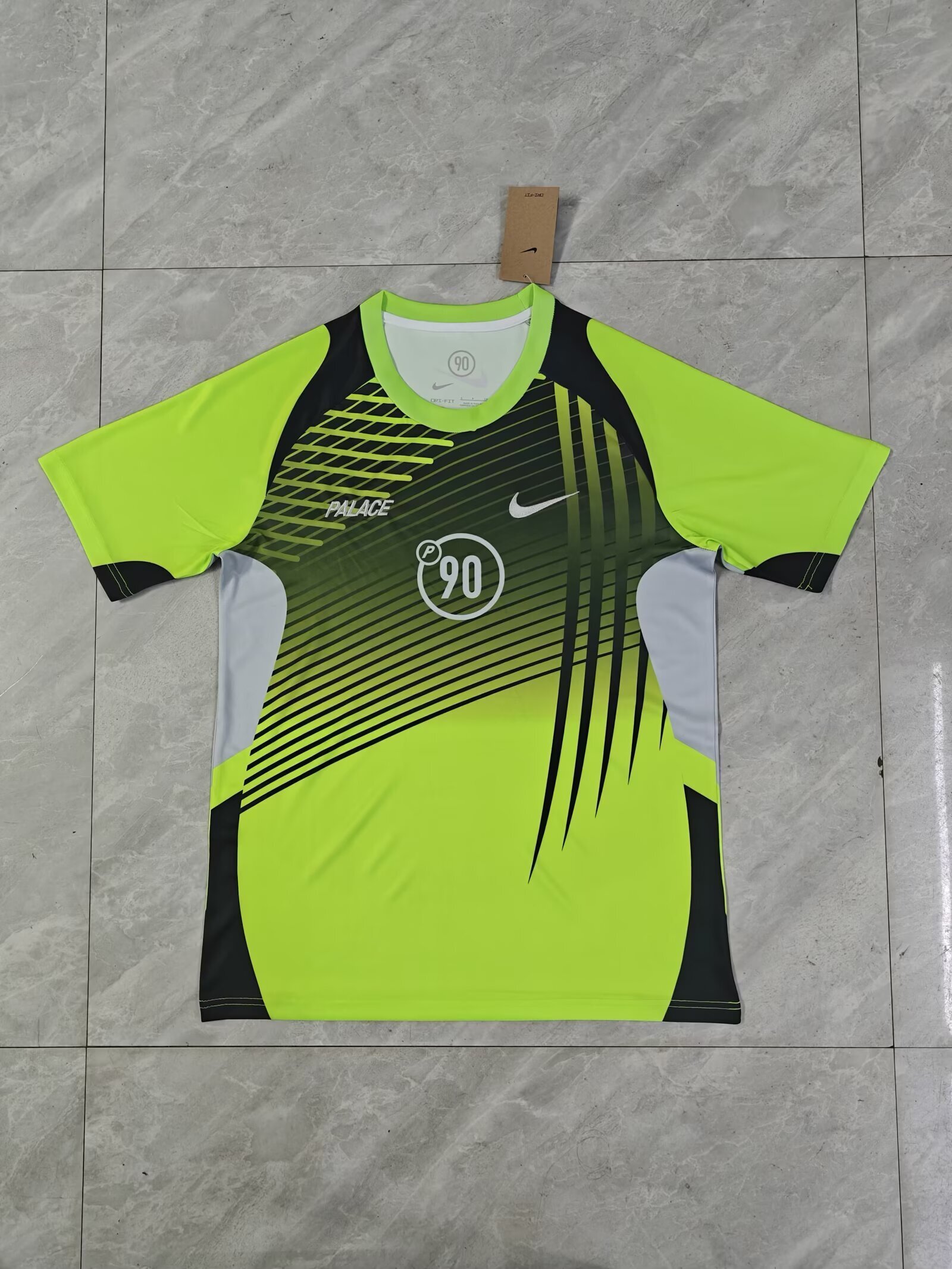Camiseta Nike 90 x Palace verde