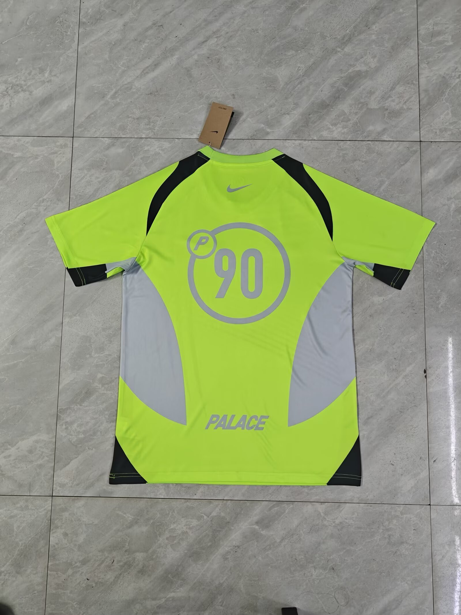 Camiseta Nike 90 x Palace verde - Imagen 2