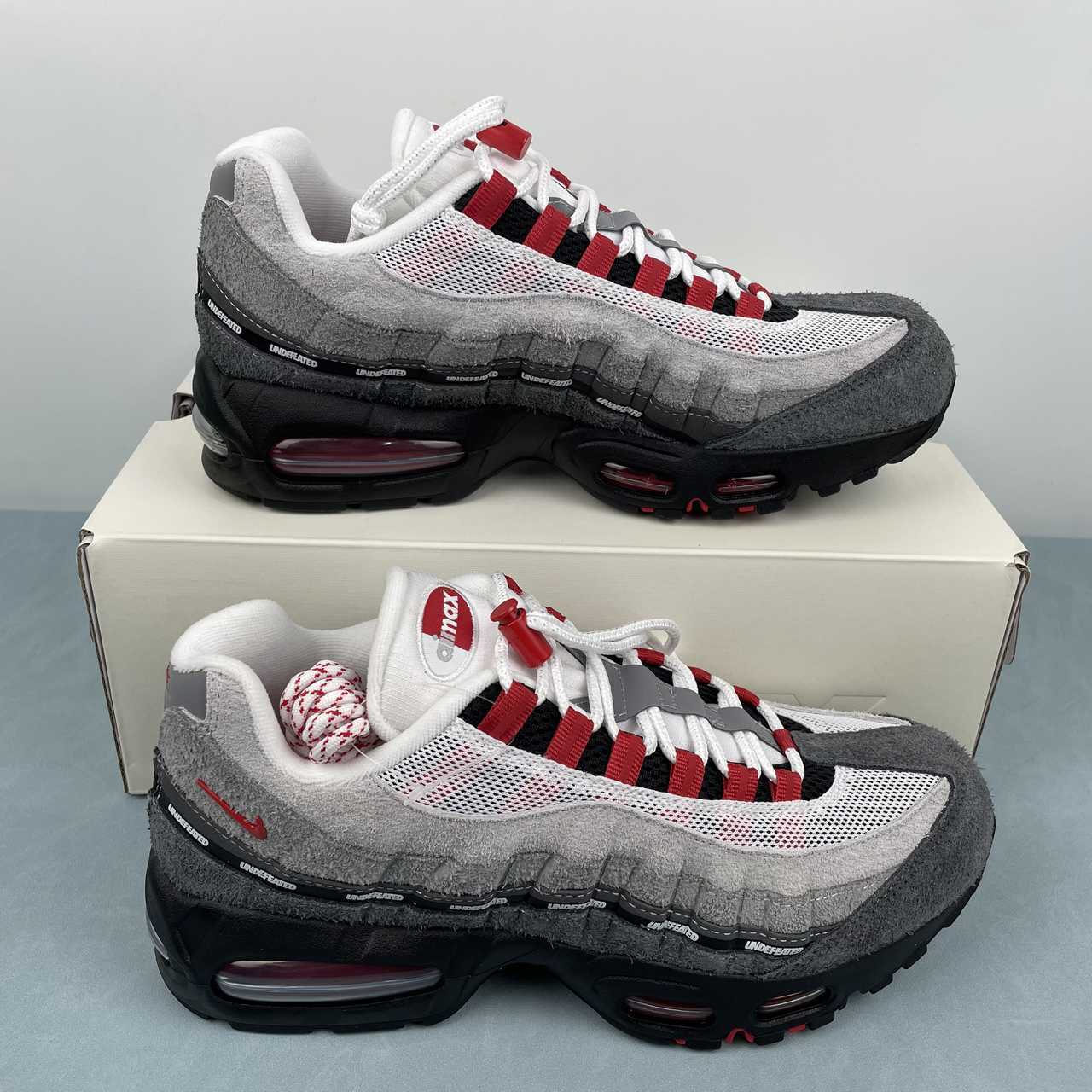 Nike Air Max 95 x Levi's gris negro rojo