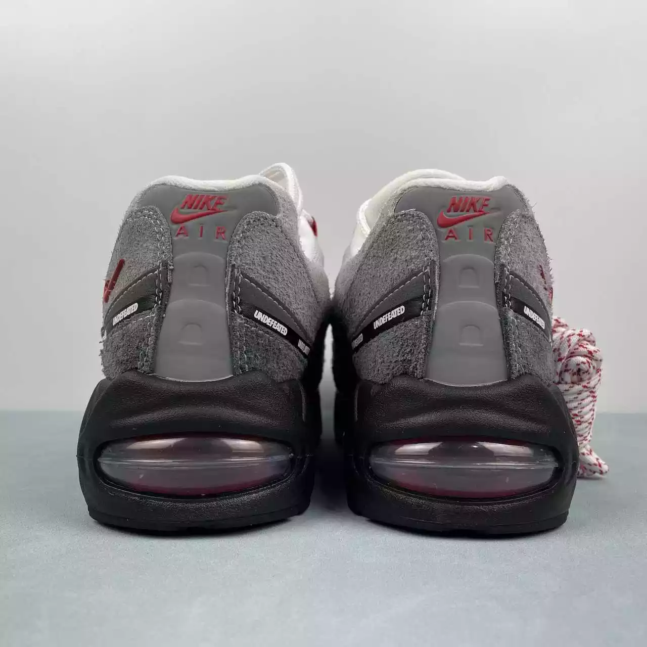 Nike Air Max 95 x Levi's gris negro rojo - Imagen 3