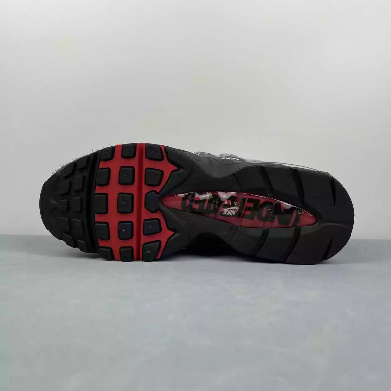 Nike Air Max 95 x Levi's gris negro rojo - Imagen 4