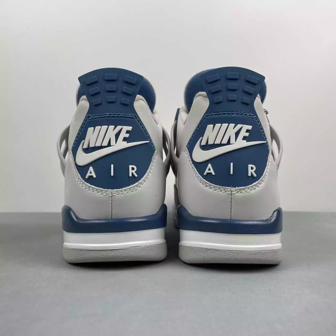 Air Jordan 4 Retro withe blue - Imagen 3