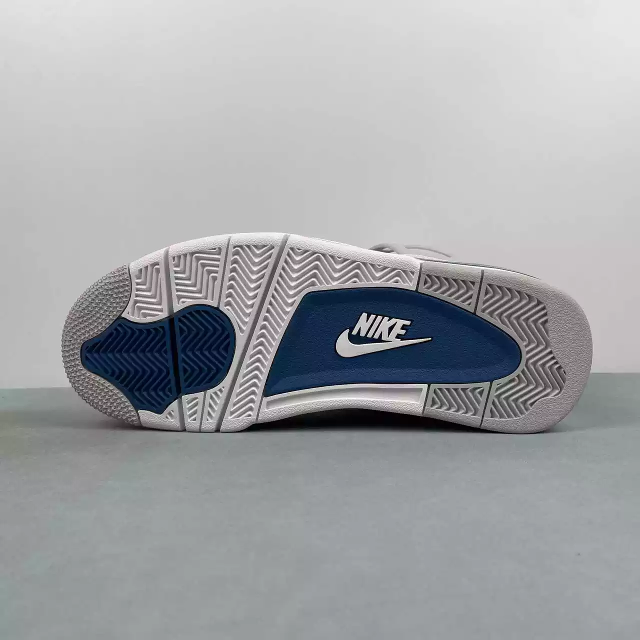 Air Jordan 4 Retro withe blue - Imagen 4