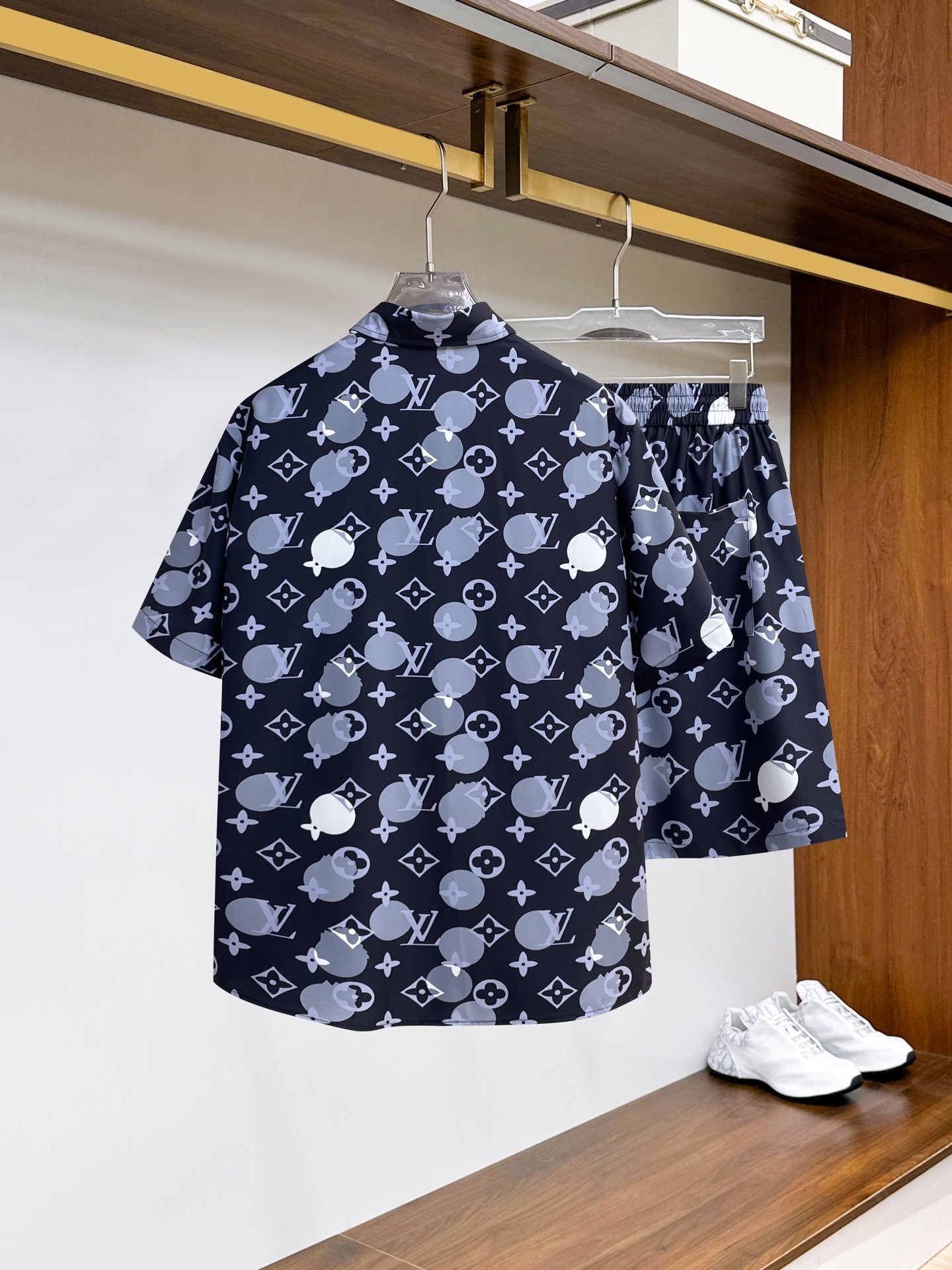 Conjunto corto Louis Vuitton negro - Imagen 2