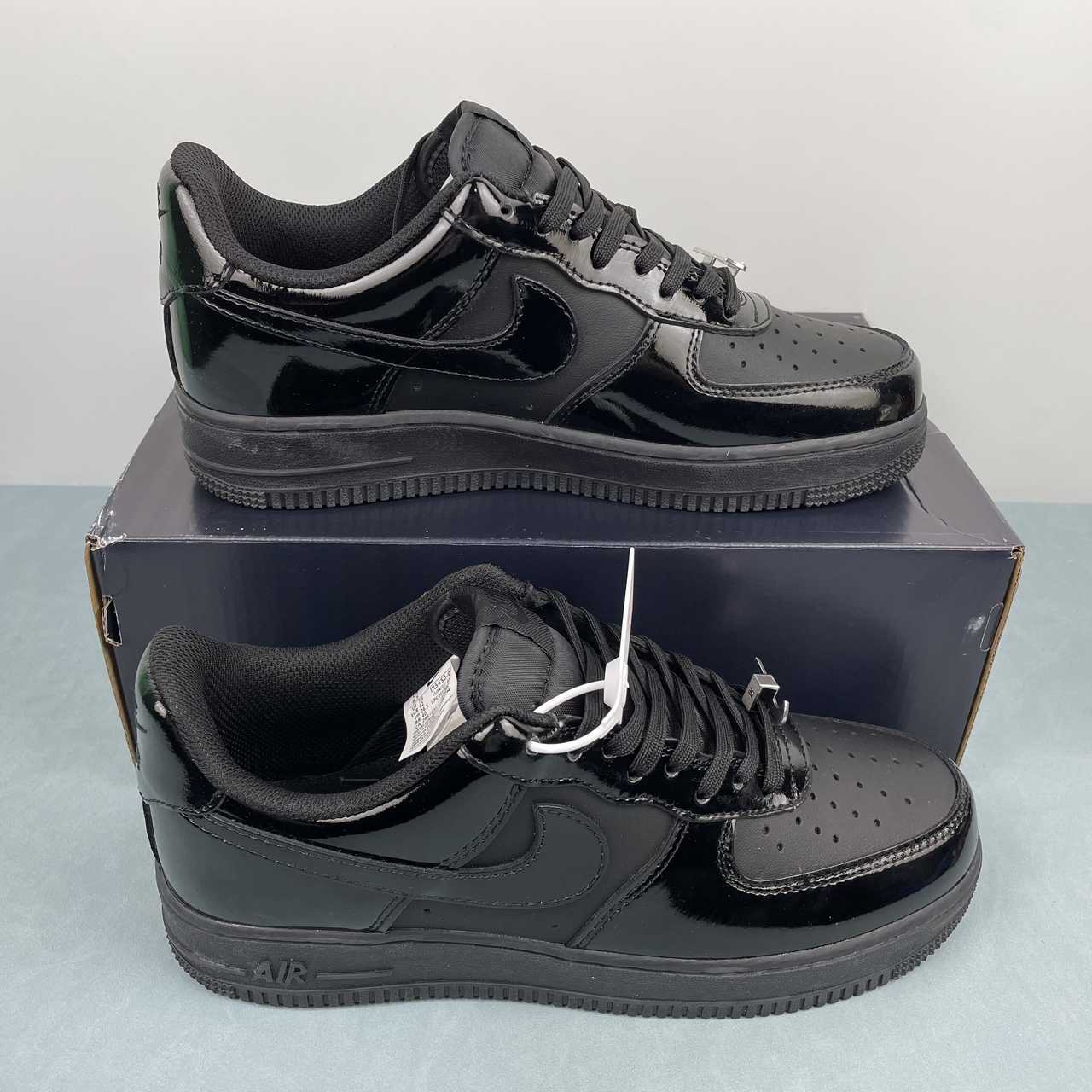 Nike Air Force 1 negro- Matte & glossy