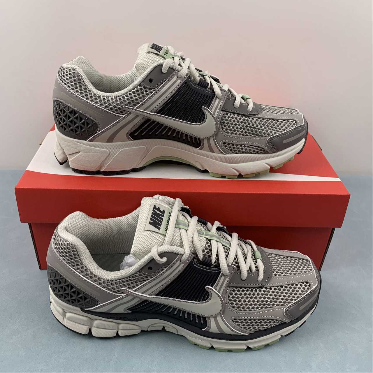 Nike Zoom Vomero 5 grey