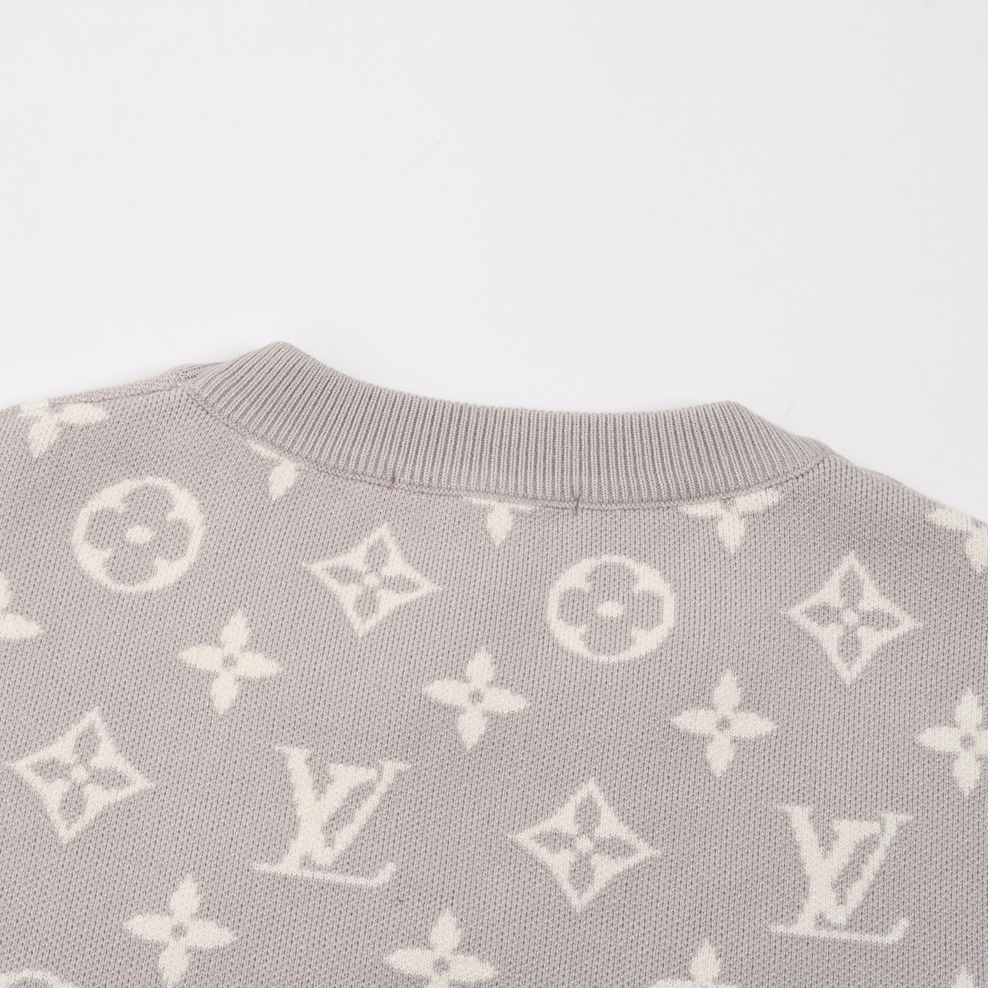 Suéter Louis Vuitton gris - Imagen 7