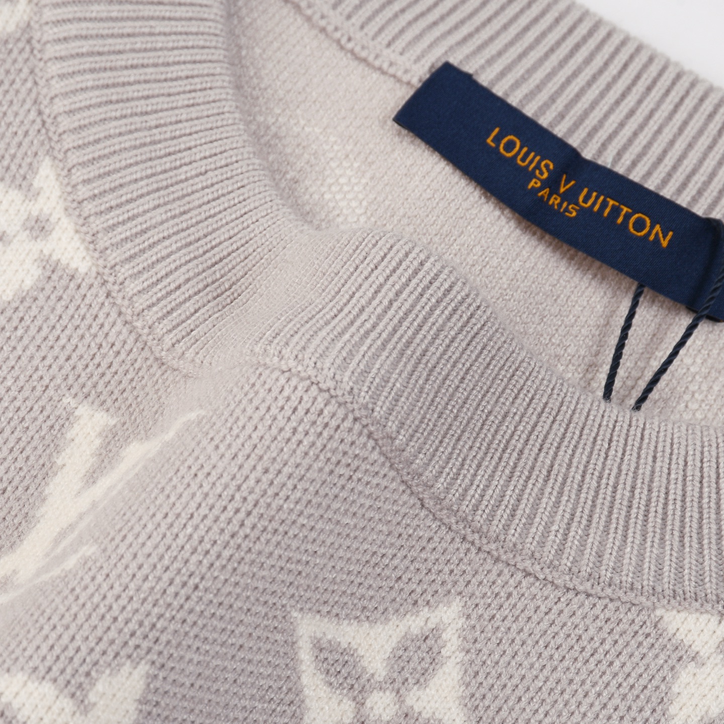 Suéter Louis Vuitton gris - Imagen 6