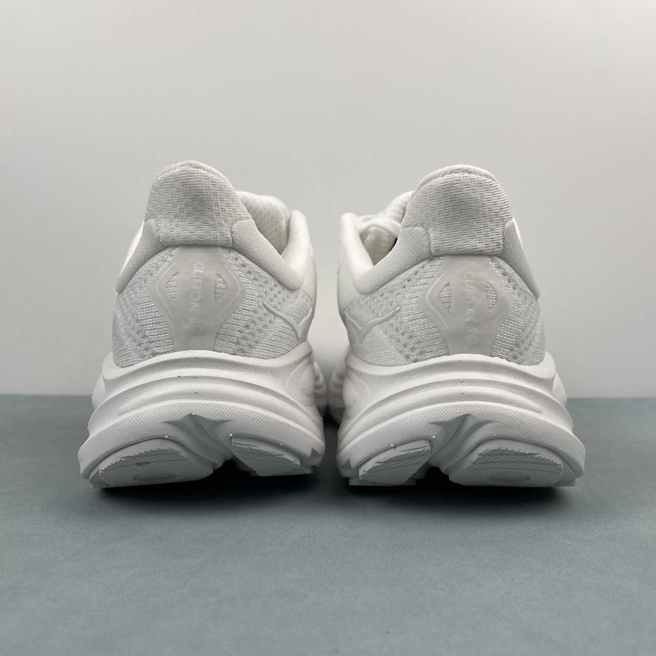 Hoka Clifton 10 All White - Imagen 3