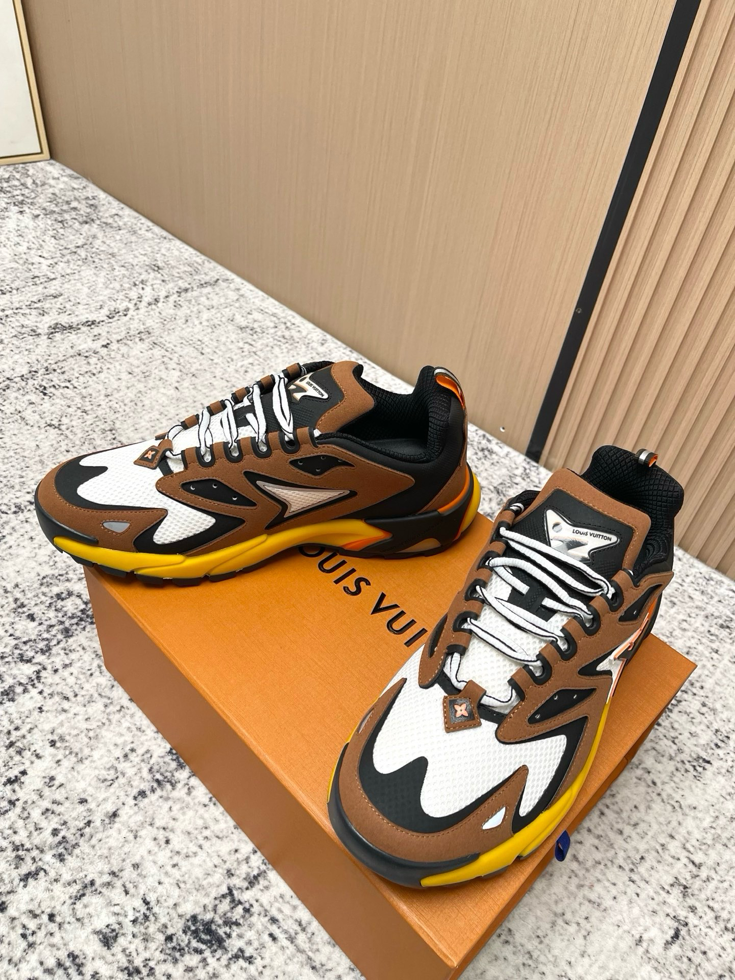 Louis Vuitton Tatic G5 Chocolate Flame - Imagen 5